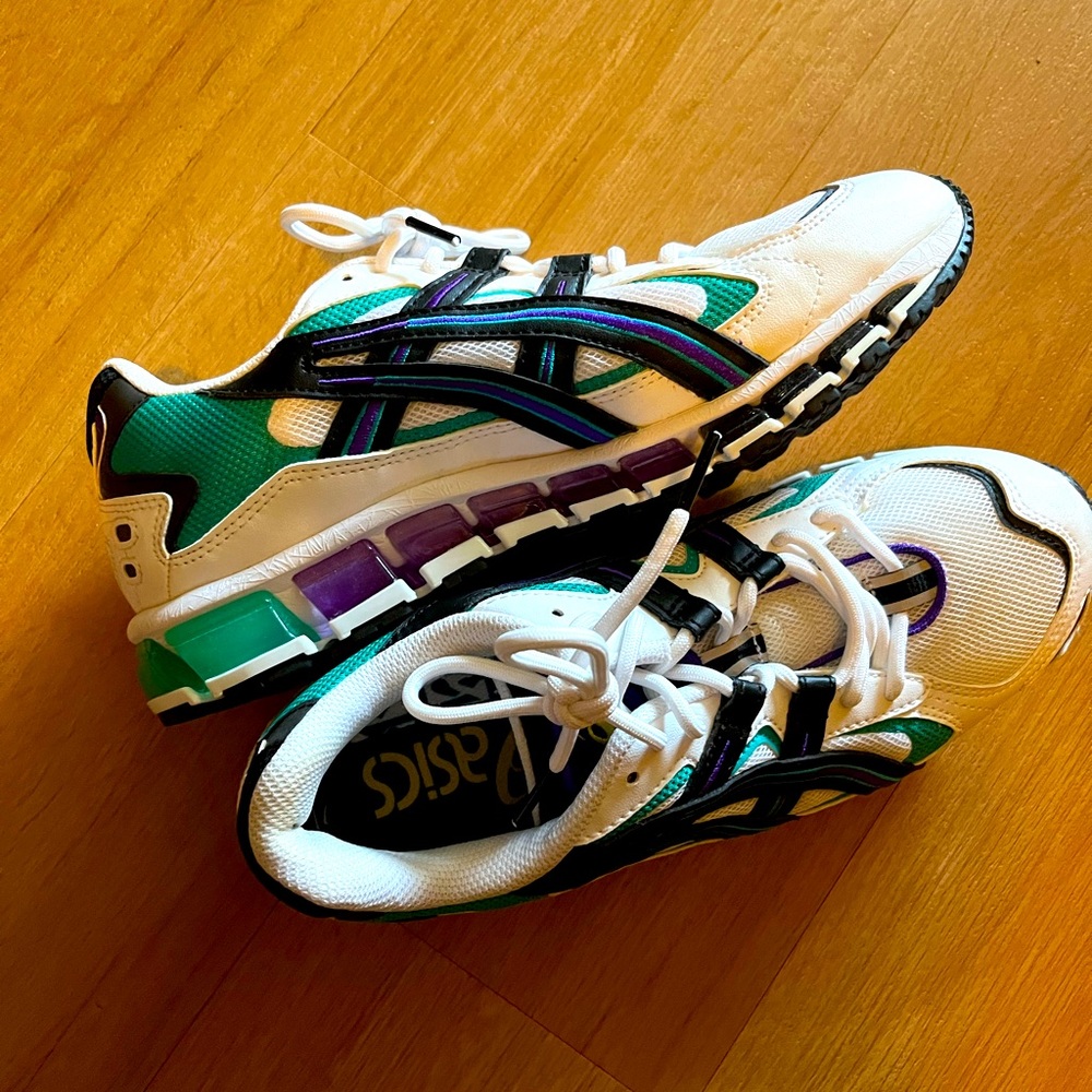 asics shoes (MENS SIZE 8)
